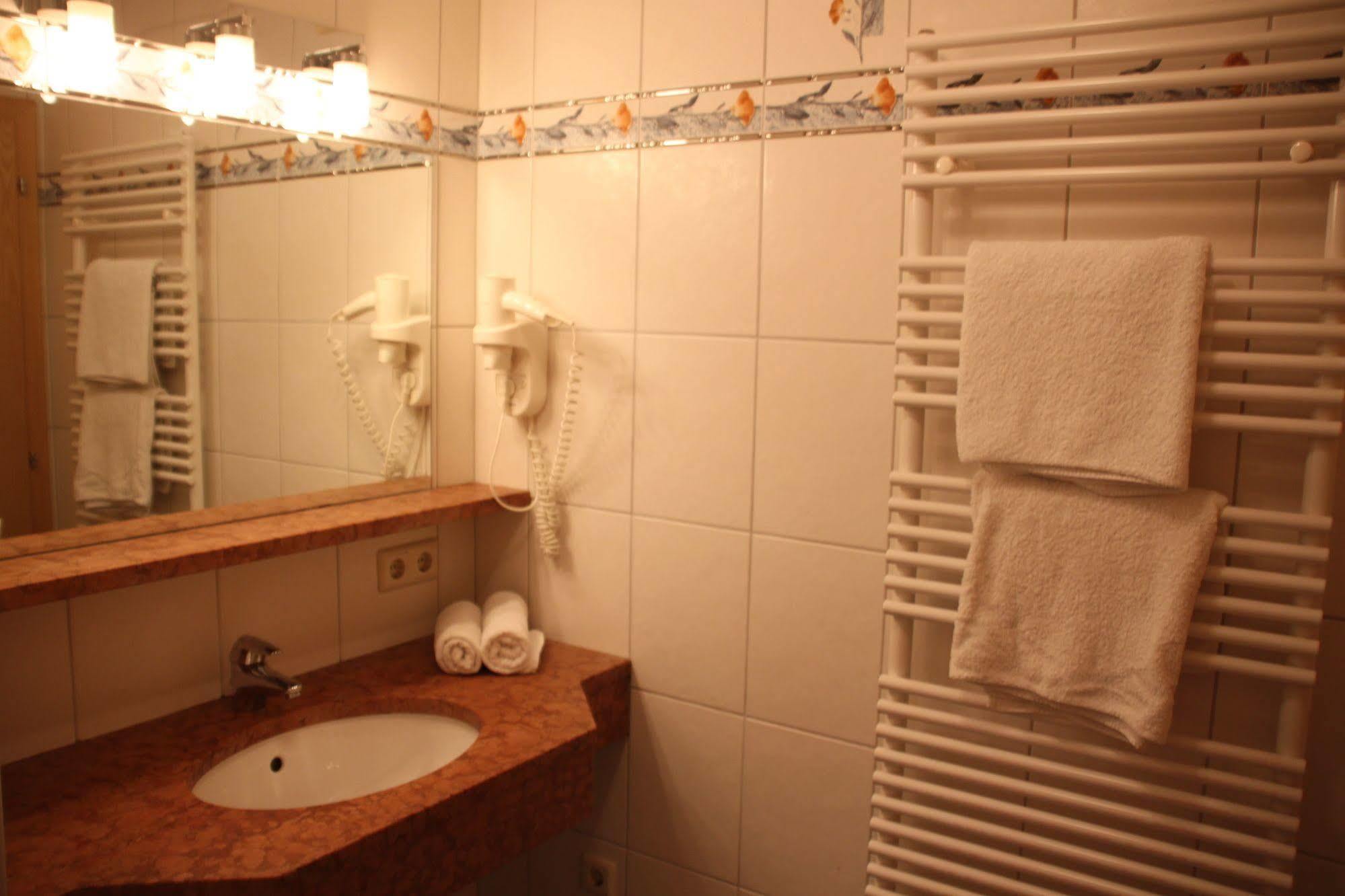 Haus Katharina Apartment Kaprun Bagian luar foto