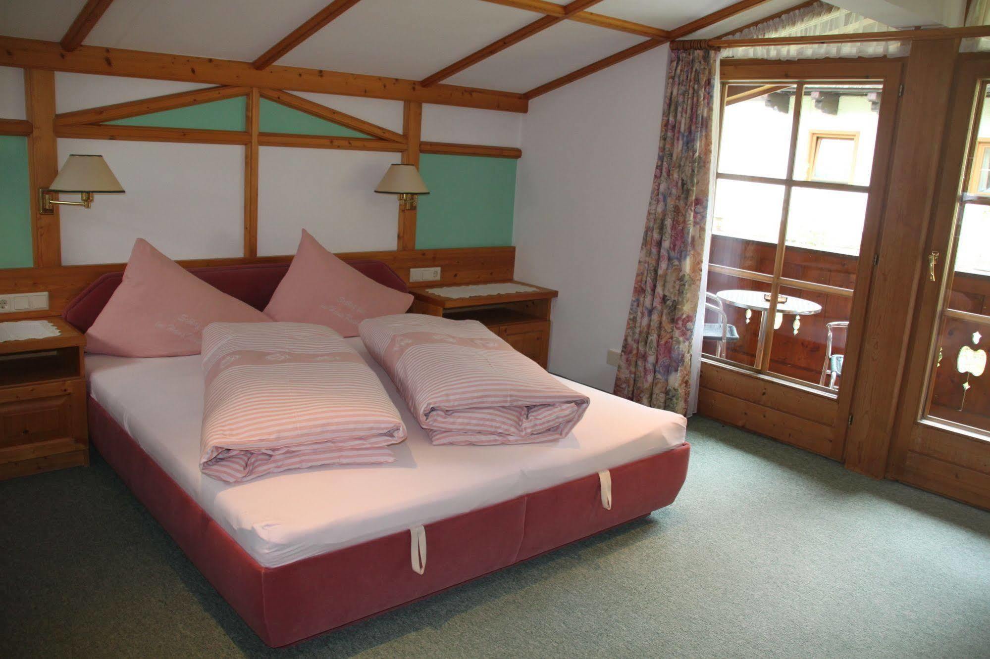 Haus Katharina Apartment Kaprun Bagian luar foto